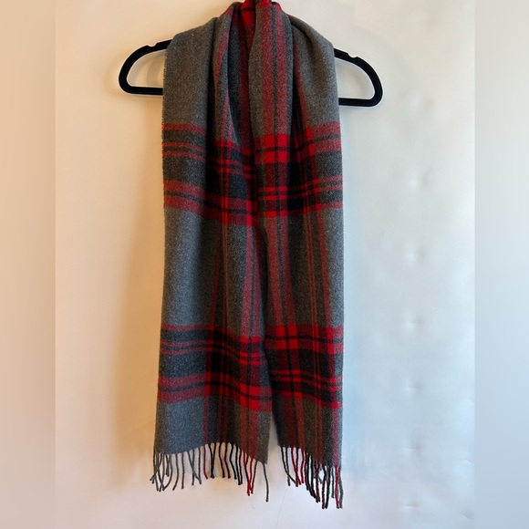 ITALIAN WOLLEN TREASURES MADE IN ITALY RED/GREY PLAID FRINGE OBLONG SCARF - Picture 4 of 5